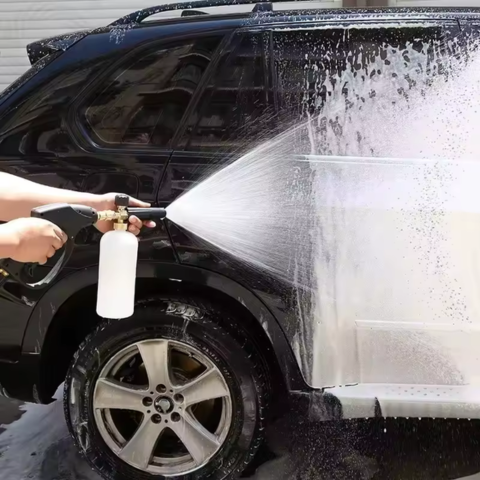 Hochdruckpistole — Schnelle und effektive Reinigung für das Auto