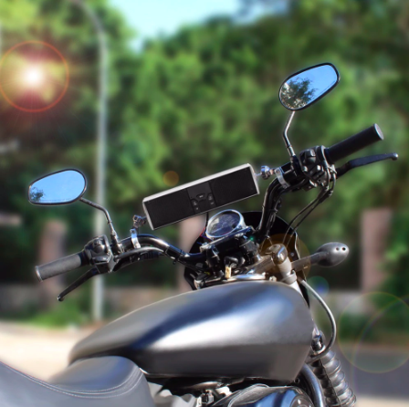 Reproduktor na motocykl s držákem na řídítka — Ideální pro vaše cesty s hudbou 