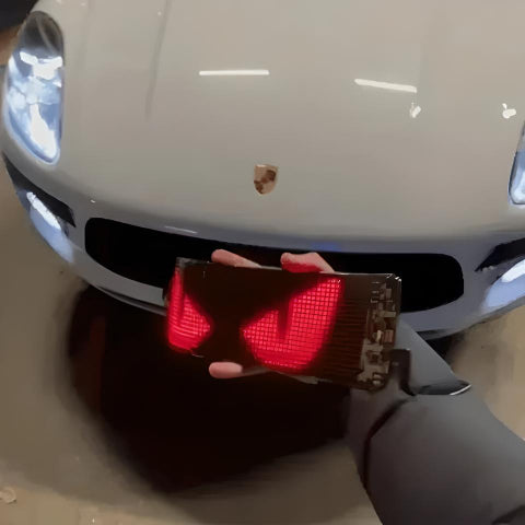 LED Kijelző Autóhoz – Személyre Szabott Üzenetek és Emojik 